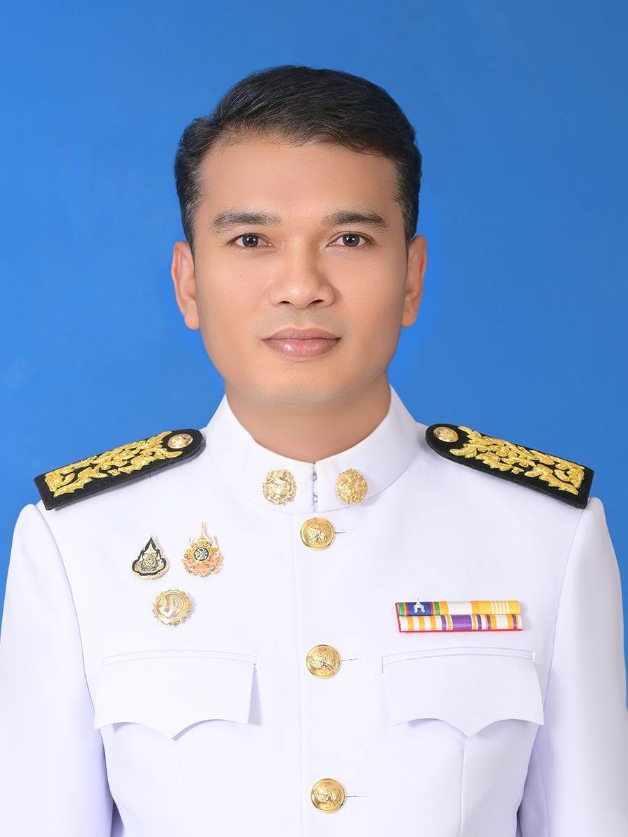 นายวีรศักดิ์ รับไทรทอง